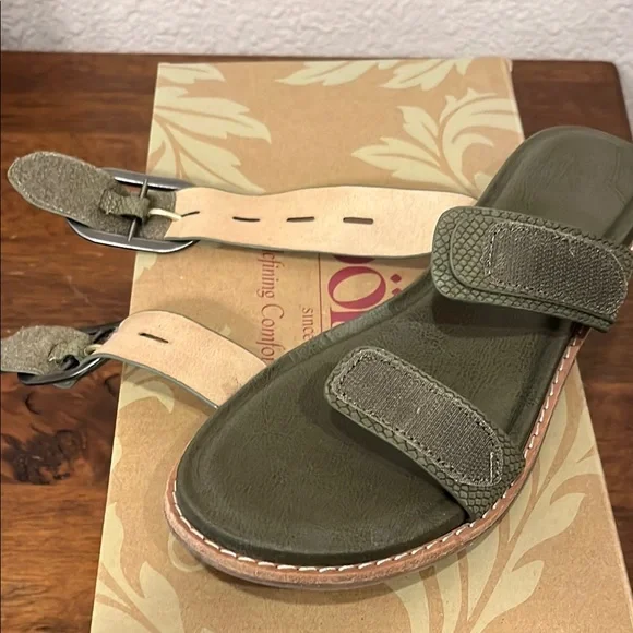 Sofft Olive Green Buckle Sandals - Picture 8 of 13